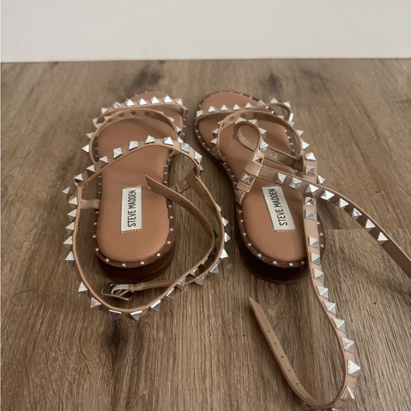 Steve Madden Tan Studded Sandals Flat Strappy - Picture 3 of 5
